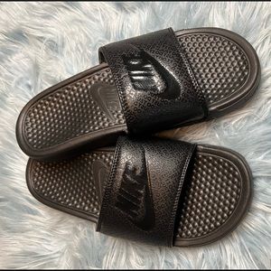 Black Nike Slides Size: 8M